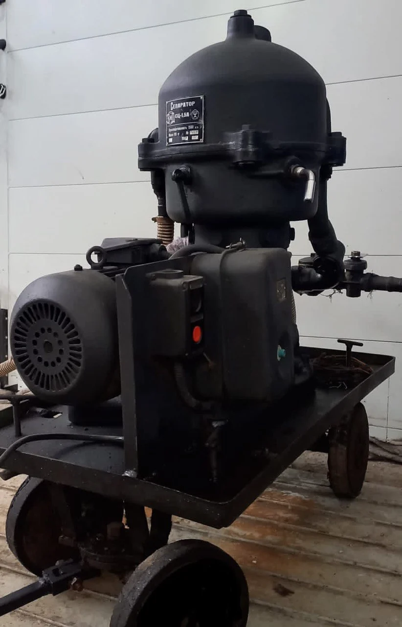 Центробежный сепаратор УОР-301У на фотографии оборудования компании