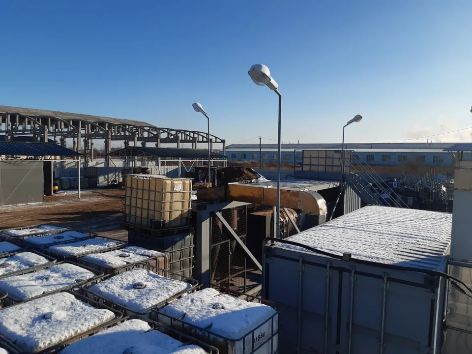 Производственная площадка ЭкоАрхитектуры с технологическими ёмкостями